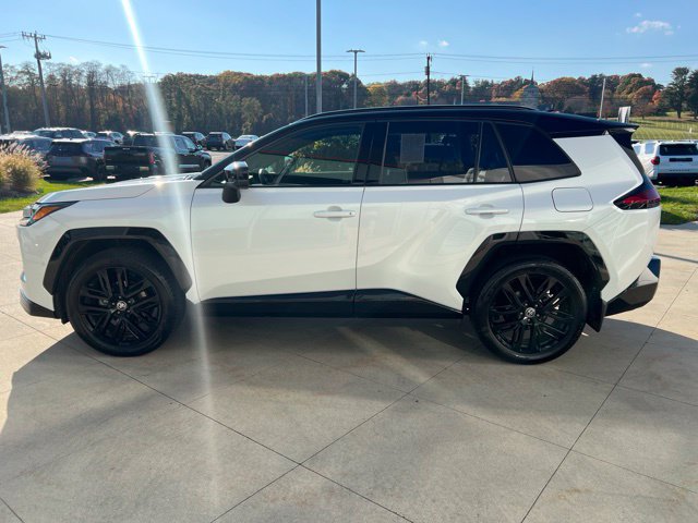 Used 2026 Toyota RAV4 XSE w/ Panoramic Sun Roof Package AWD/4WD image 4