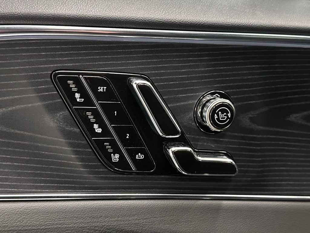 Used 2024 Cadillac Lyriq Luxury image 23