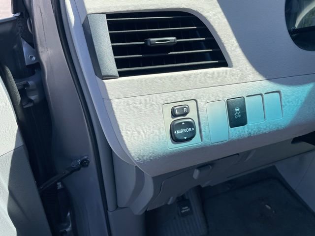Used 2012 Toyota Sienna image 25
