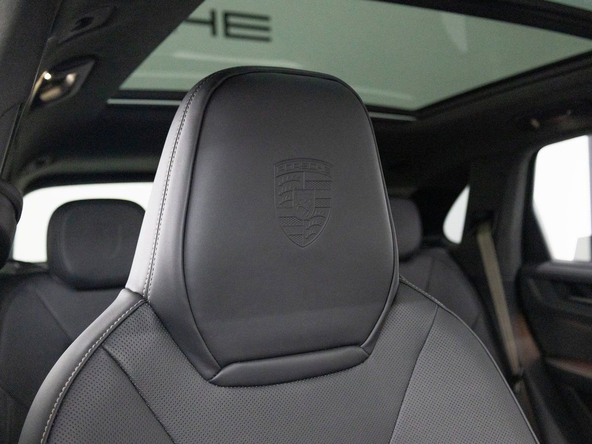 New 2025 Porsche Cayenne Turbo image 33