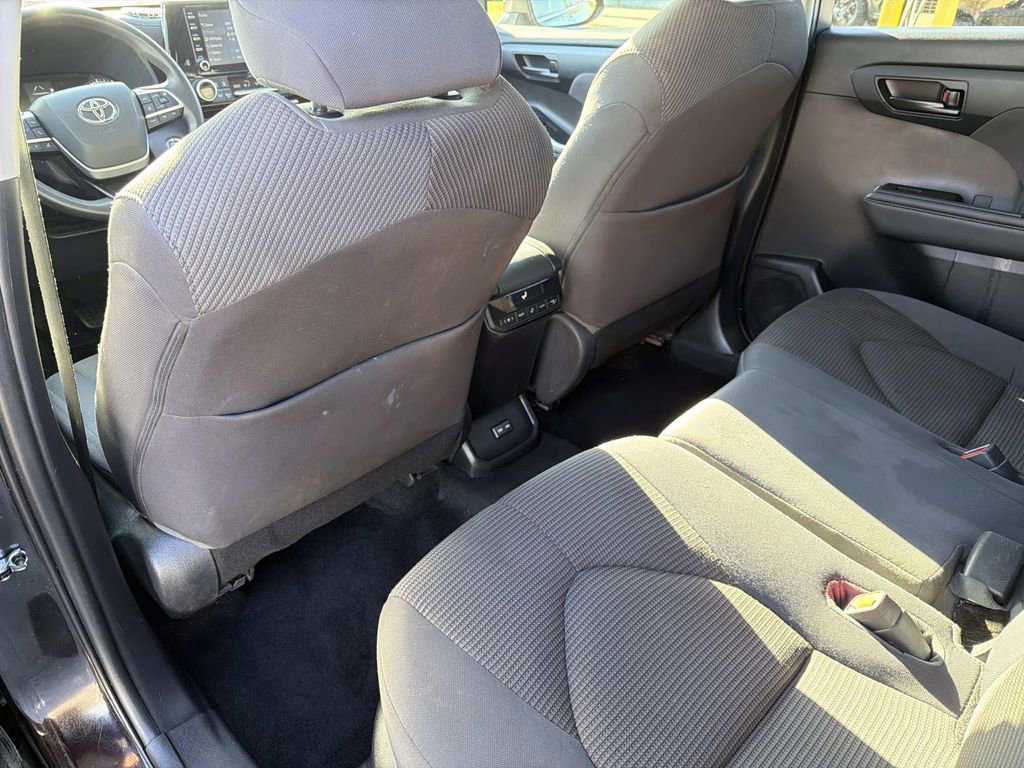 Used 2022 Toyota Highlander L image 16