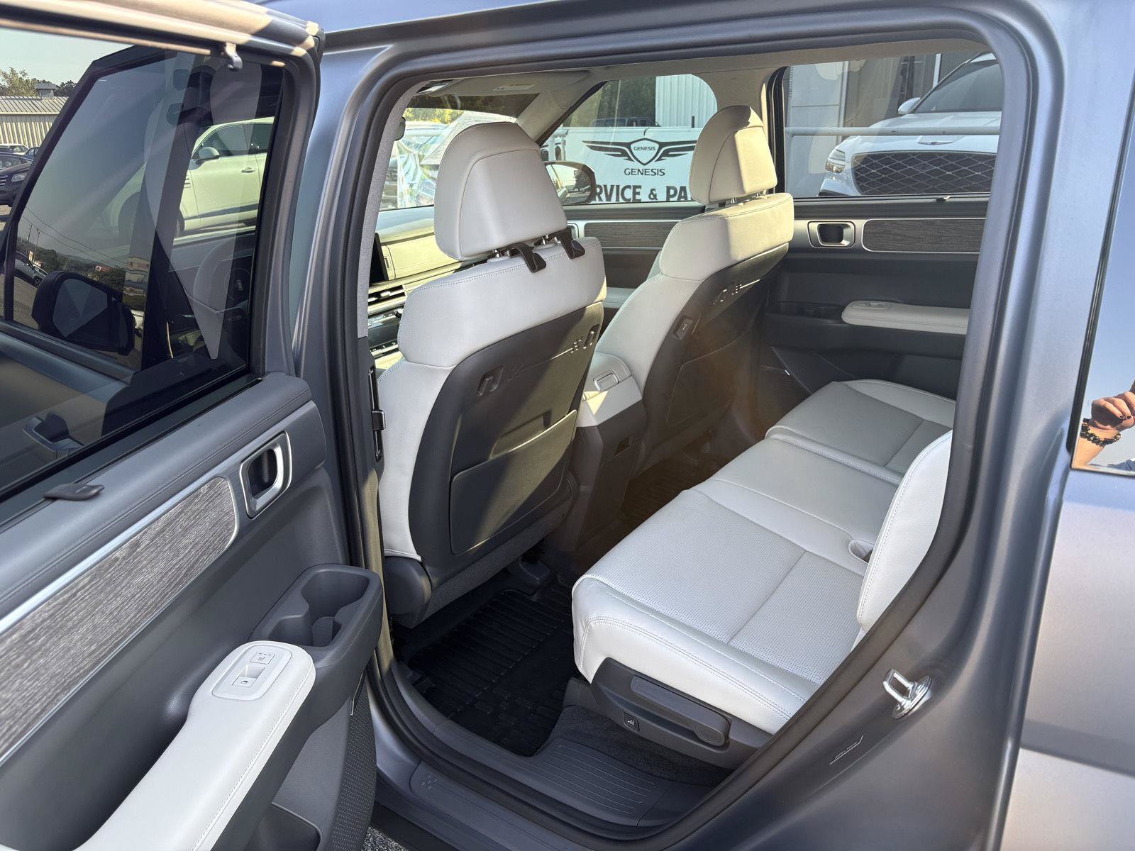 Certified 2025 Hyundai Santa Fe Limited w/ Tow & Go Package FWD image 25