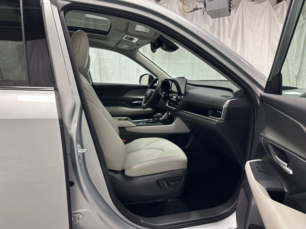 Used 2025 Toyota Grand Highlander AWD image 62