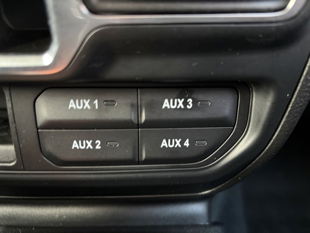 Used 2024 Jeep Wrangler Unlimited w/ LED Headlamp & Fog Lamp Group image 15