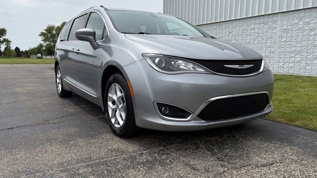 Used 2018 Chrysler Pacifica Touring-L w/ Tire & Wheel Group FWD image 1