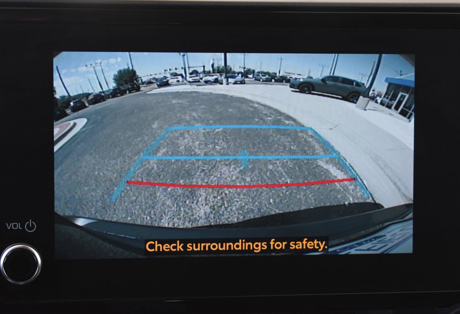 Used 2024 Toyota Highlander LE AWD/4WD image 5