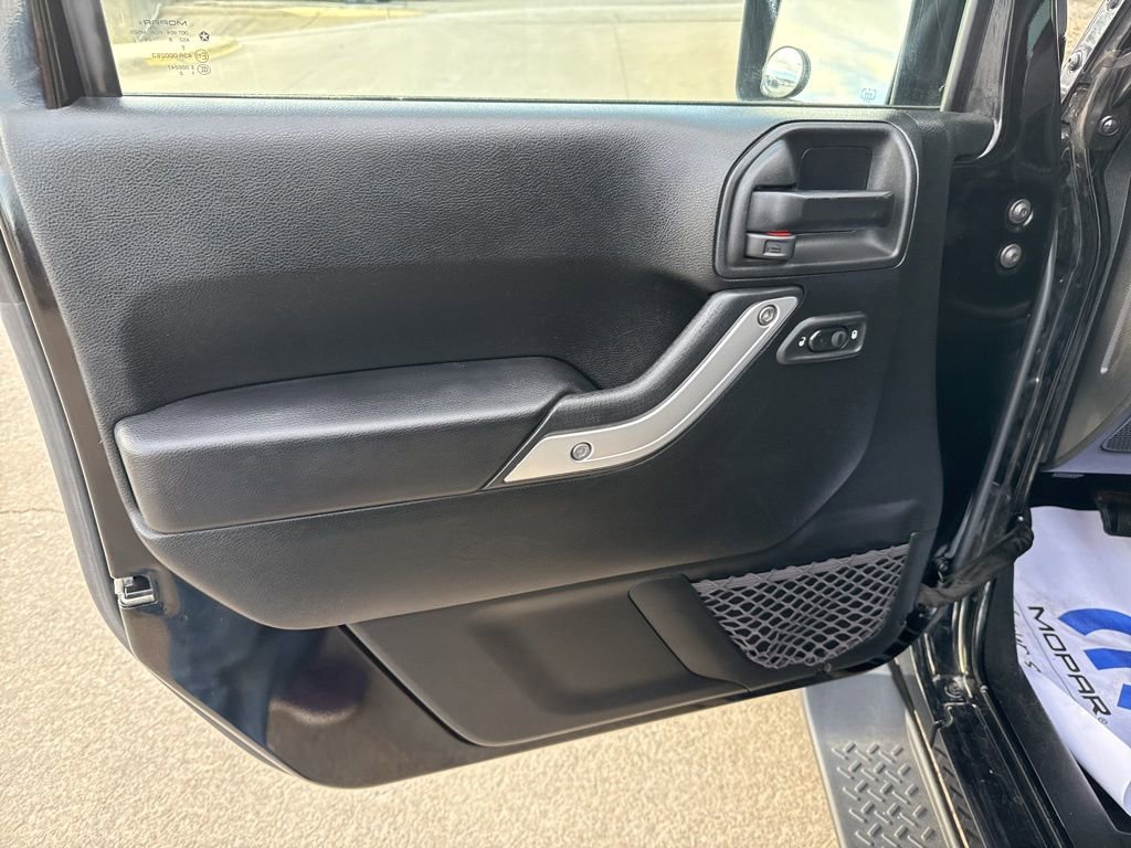 Used 2018 Jeep Wrangler Unlimited Sahara w/ Connectivity Group image 10