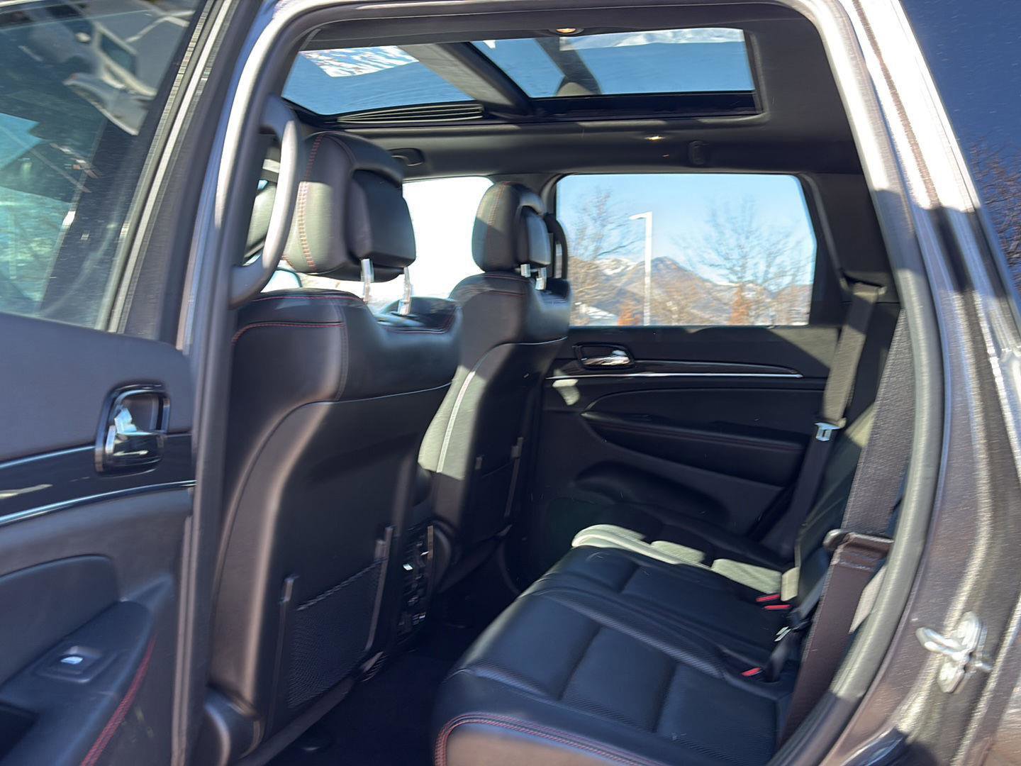 Used 2019 Jeep Grand Cherokee Trailhawk w/ Trailhawk Luxury Group image 17