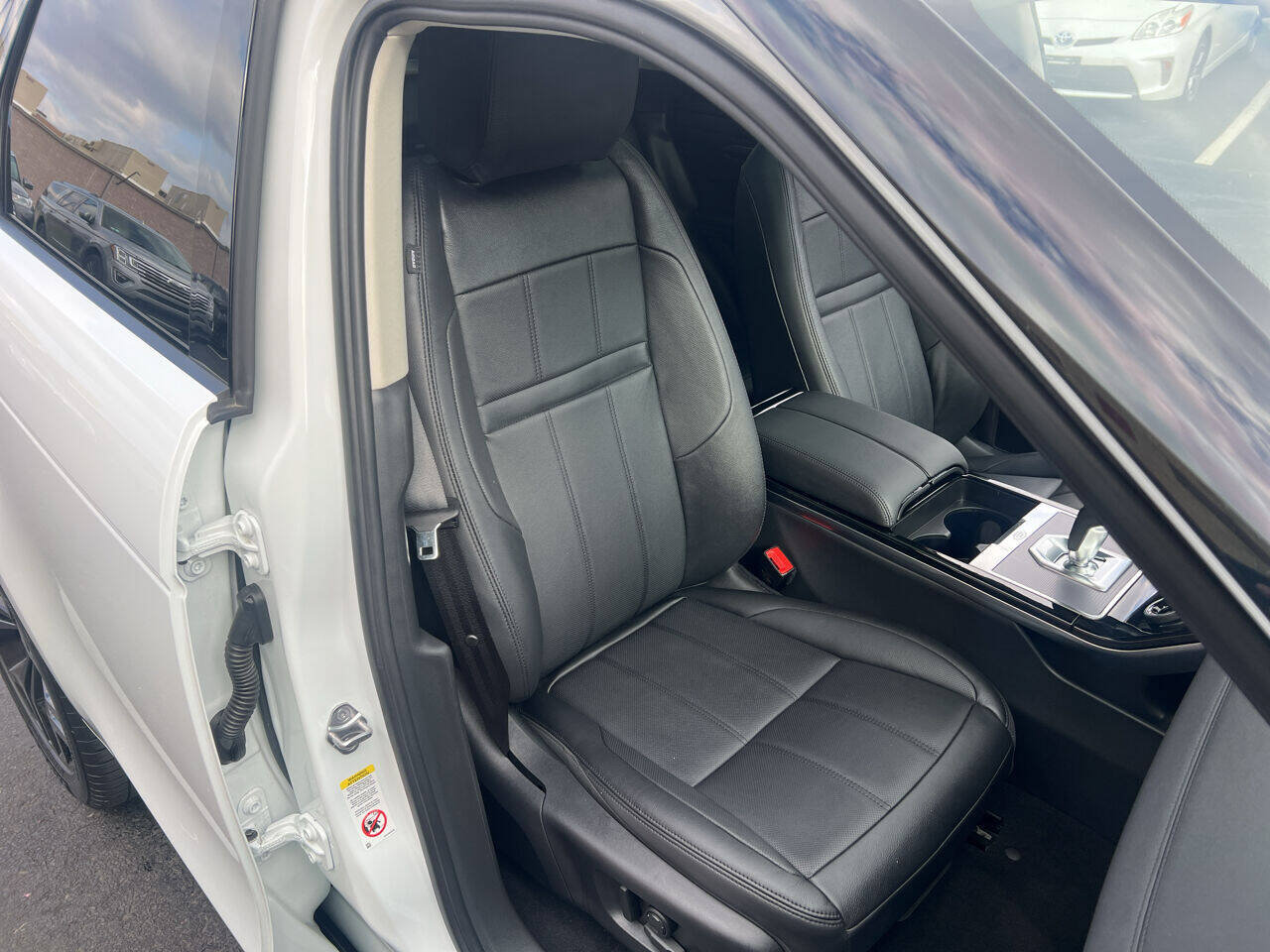 Used 2023 Land Rover Range Rover Evoque SE AWD/4WD image 33