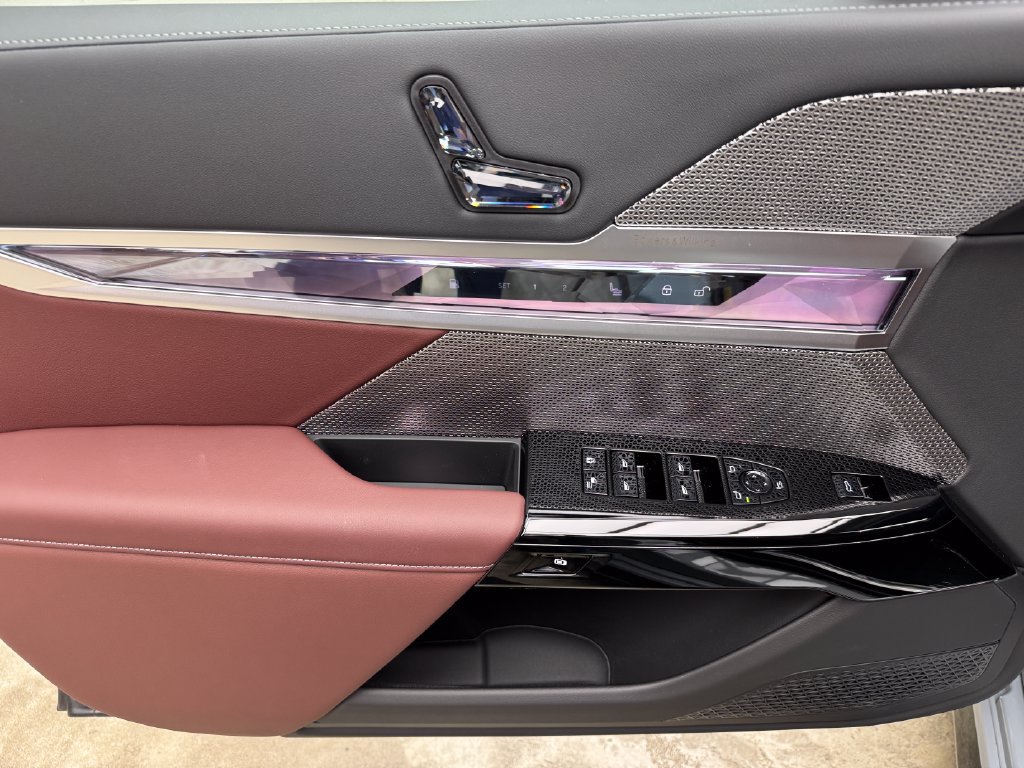 New 2026 BMW 750e xDrive AWD/4WD image 10