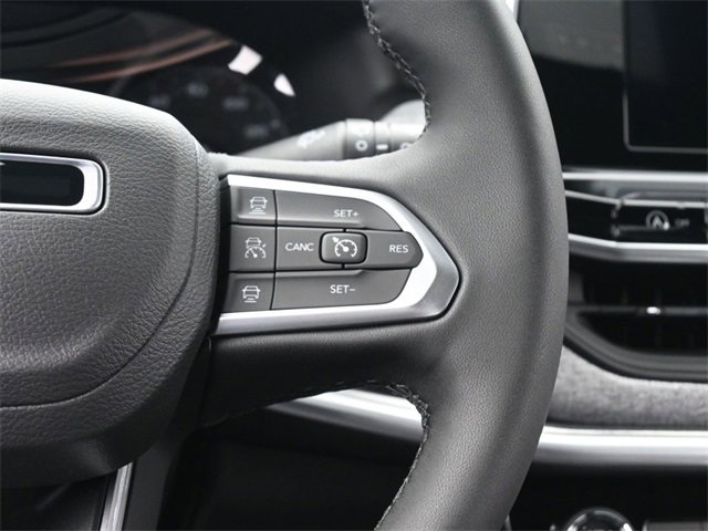 New 2025 Jeep Compass Latitude w/ Sun & Sound Group image 29