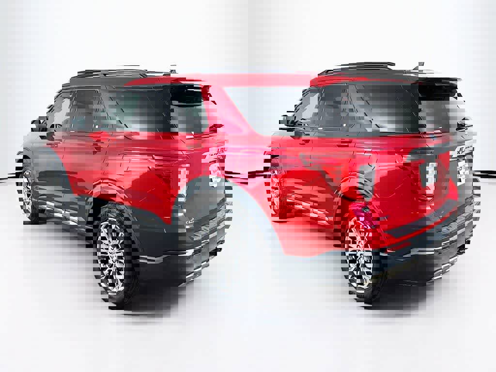 Certified 2022 Ford Explorer XLT w/ Equipment Group 202A image 4