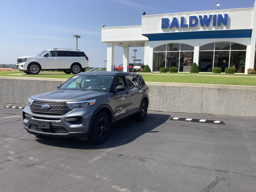 Used 2023 Ford Explorer XLT w/ Equipment Group 202A image 3