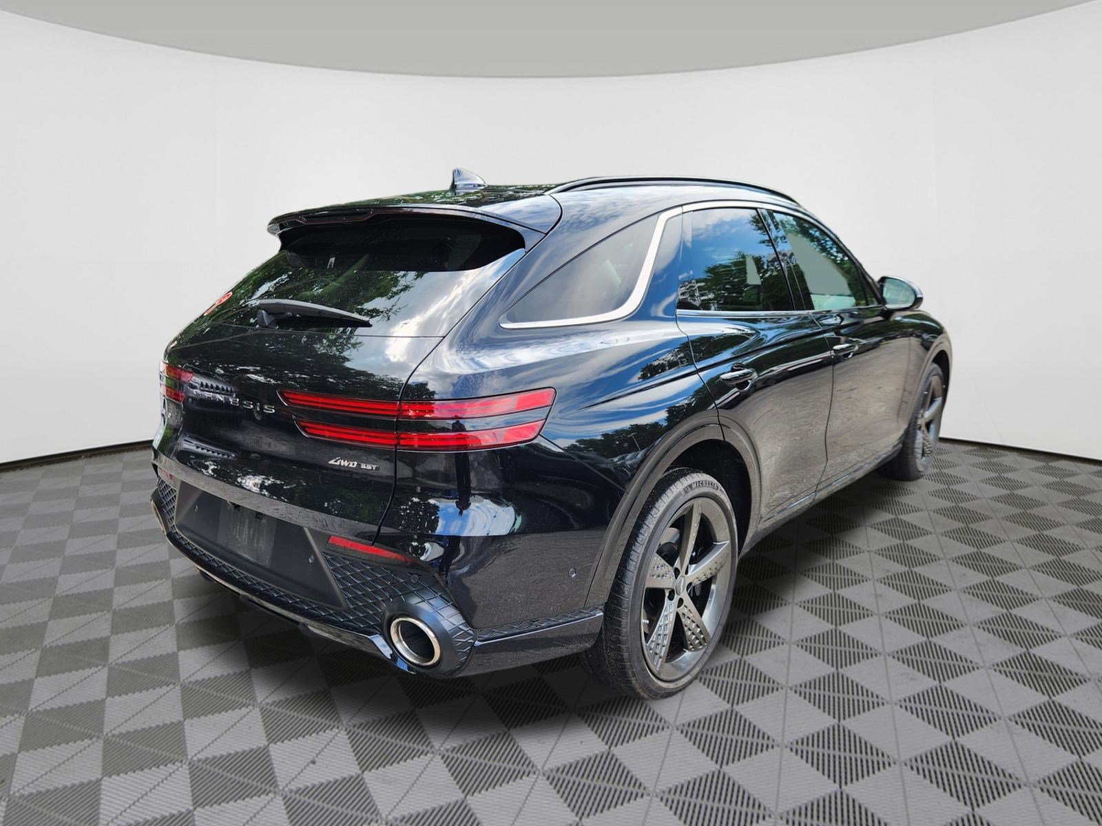 Used 2025 Genesis GV70 3.5T Sport w/ Sport Advanced Package AWD/4WD image 4