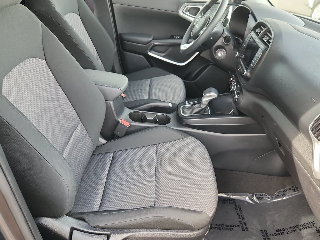 Used 2025 Kia Soul LX FWD image 12