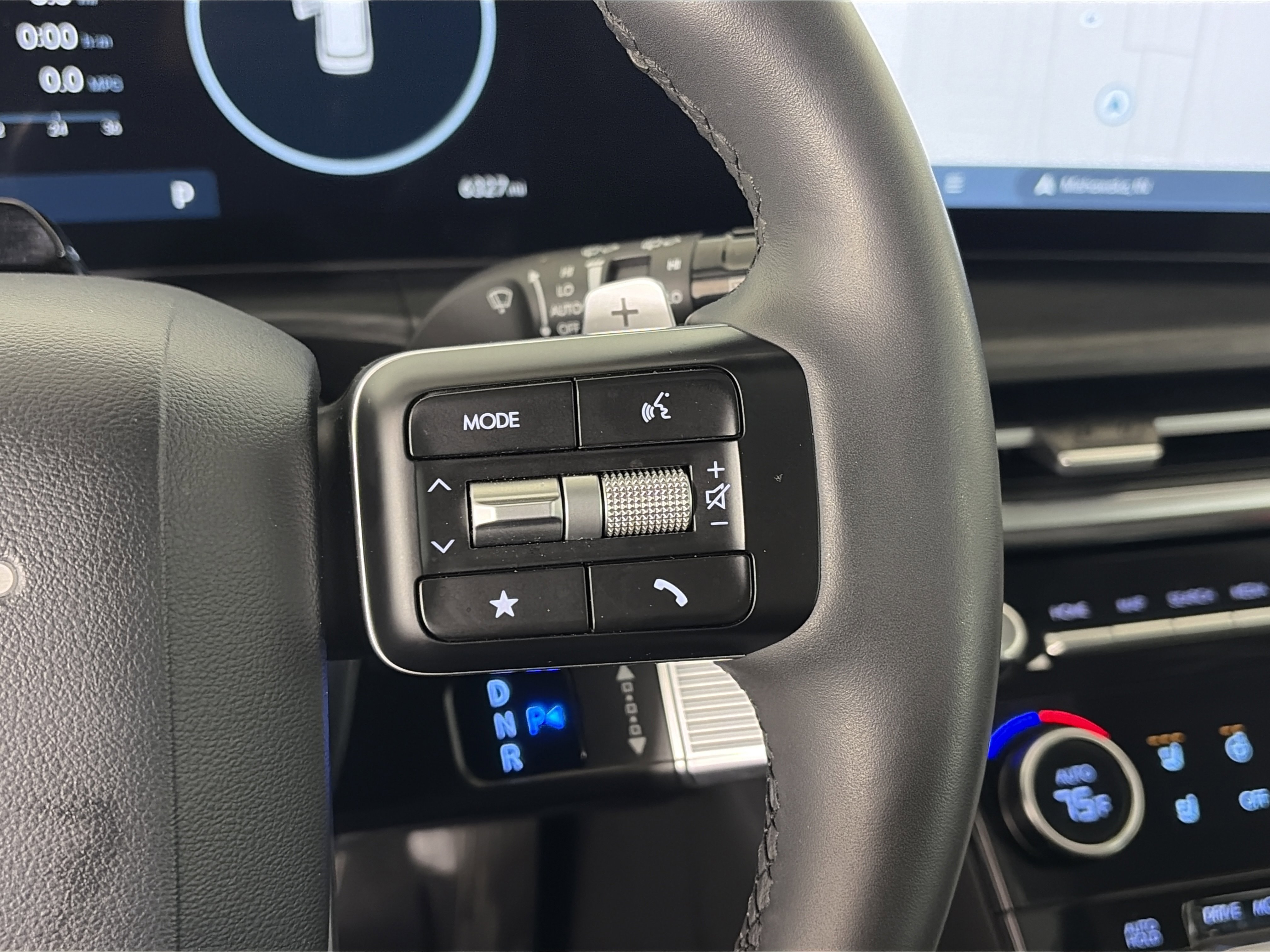 Used 2025 Hyundai Santa Fe Limited image 30