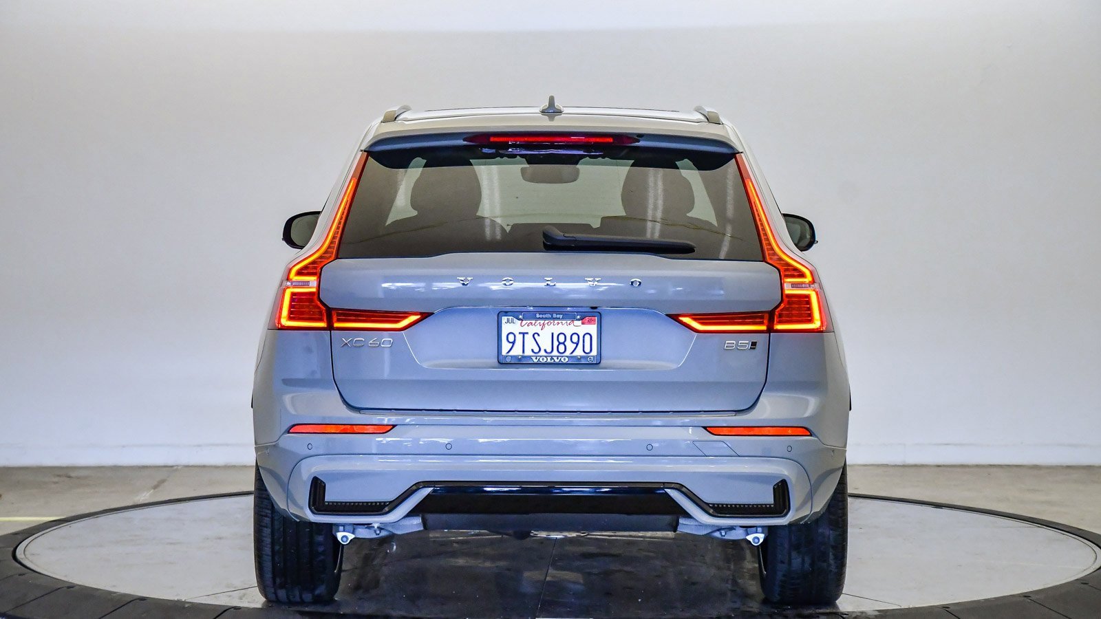 Certified 2025 Volvo XC60 B5 Ultra w/ Protection Package Premier image 3