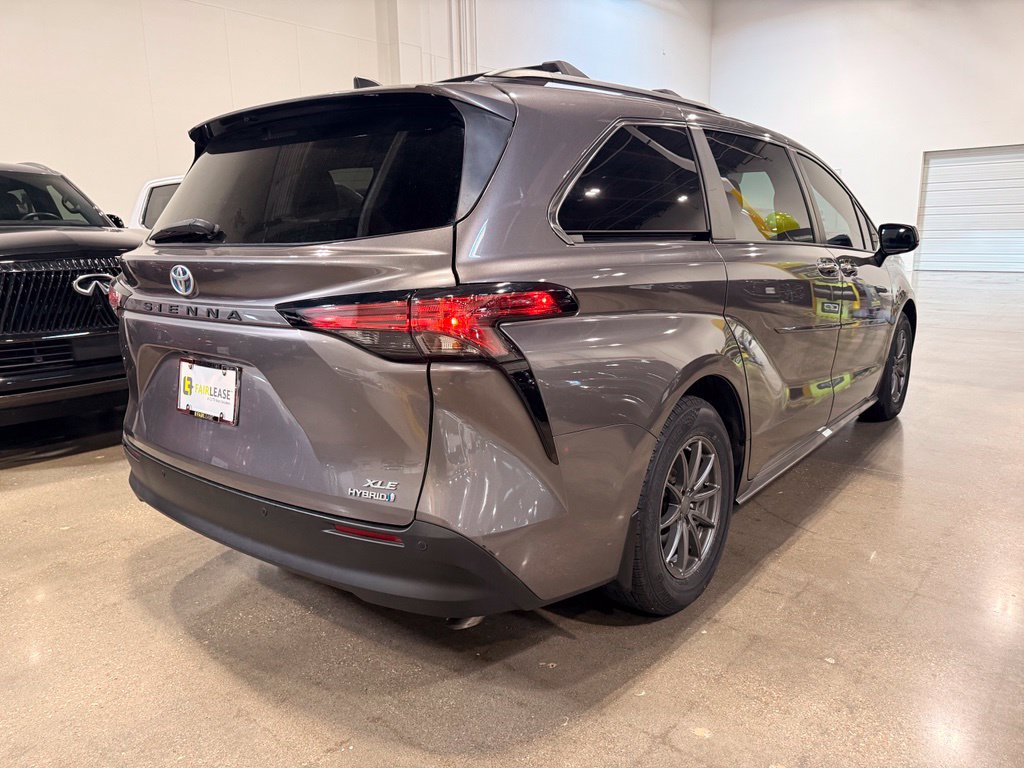 Used 2022 Toyota Sienna XLE FWD image 5