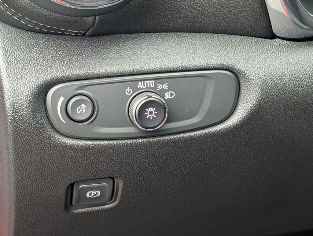 Used 2023 Chevrolet Blazer LT image 36