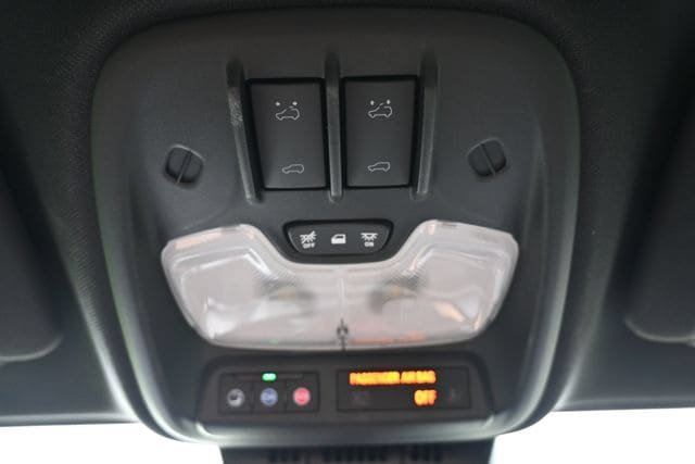 Used 2025 Chevrolet Colorado ZR2 w/ Technology Package AWD/4WD image 34