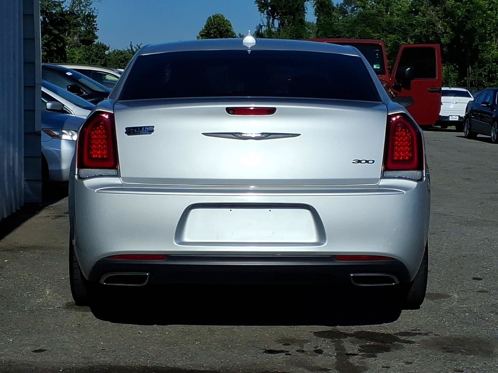 Used 2020 Chrysler 300 Touring w/ Sport Appearance Package RWD image 4