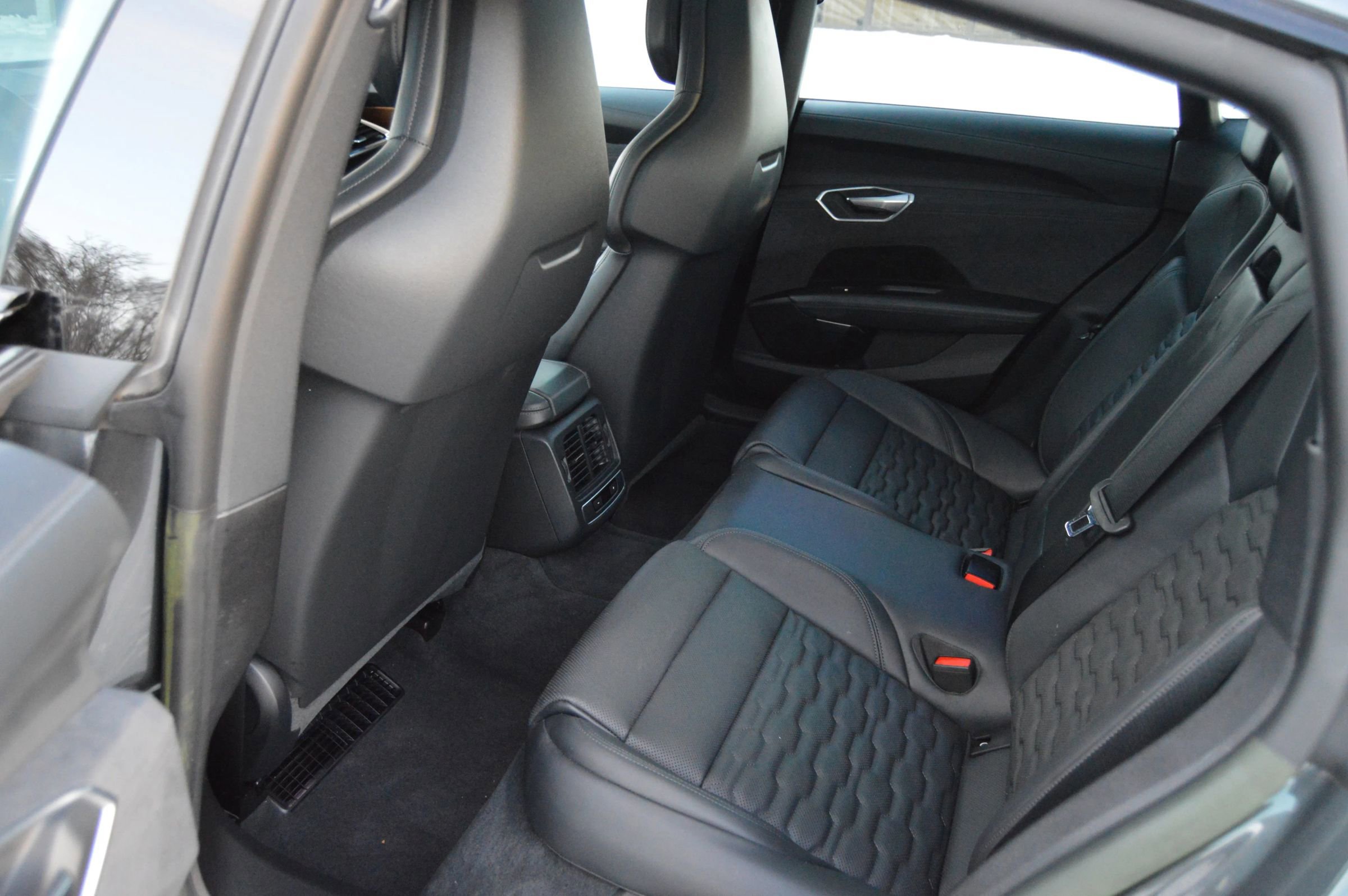 Used 2023 Audi e-tron GT Premium Plus image 24