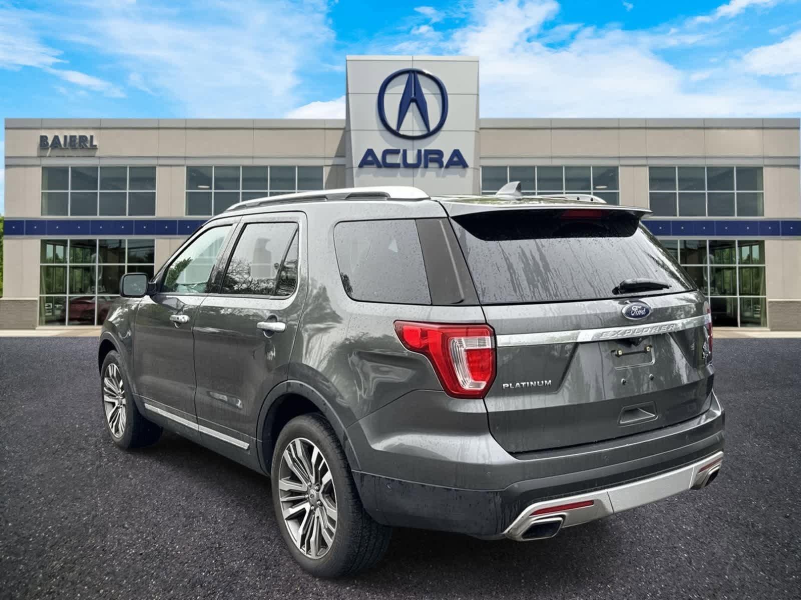 Used 2017 Ford Explorer Platinum AWD/4WD image 3