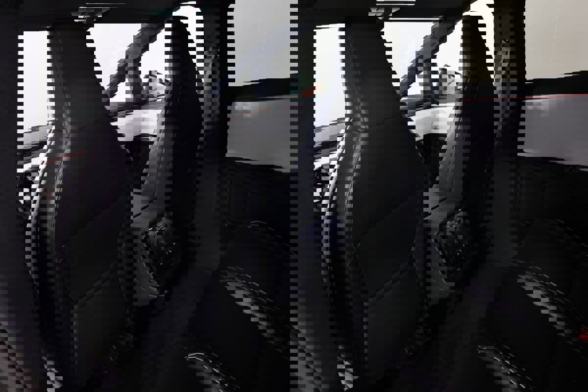 Used 2024 Tesla Cybertruck AWD Crew Cab image 48