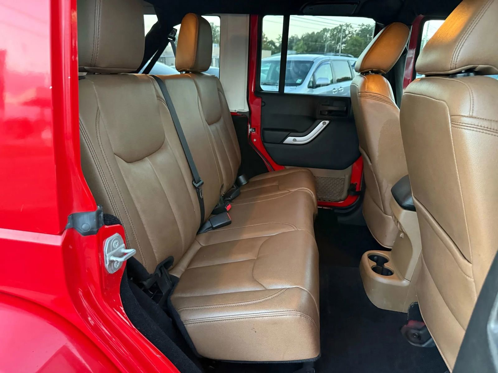 Used 2015 Jeep Wrangler Unlimited Rubicon w/ Connectivity Group AWD/4WD image 11
