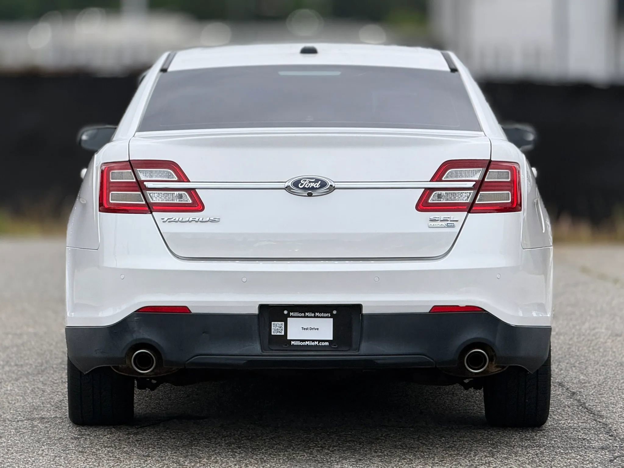 Used 2014 Ford Taurus SEL w/ Equipment Group 201A AWD/4WD image 4