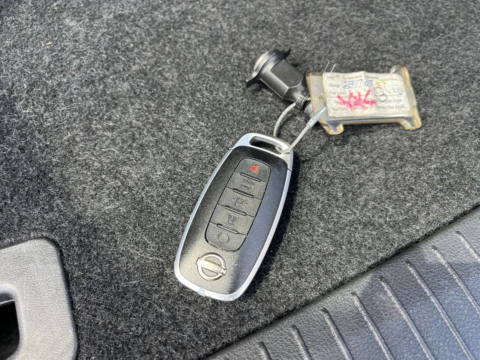 Used 2025 Nissan Rogue SV FWD image 21