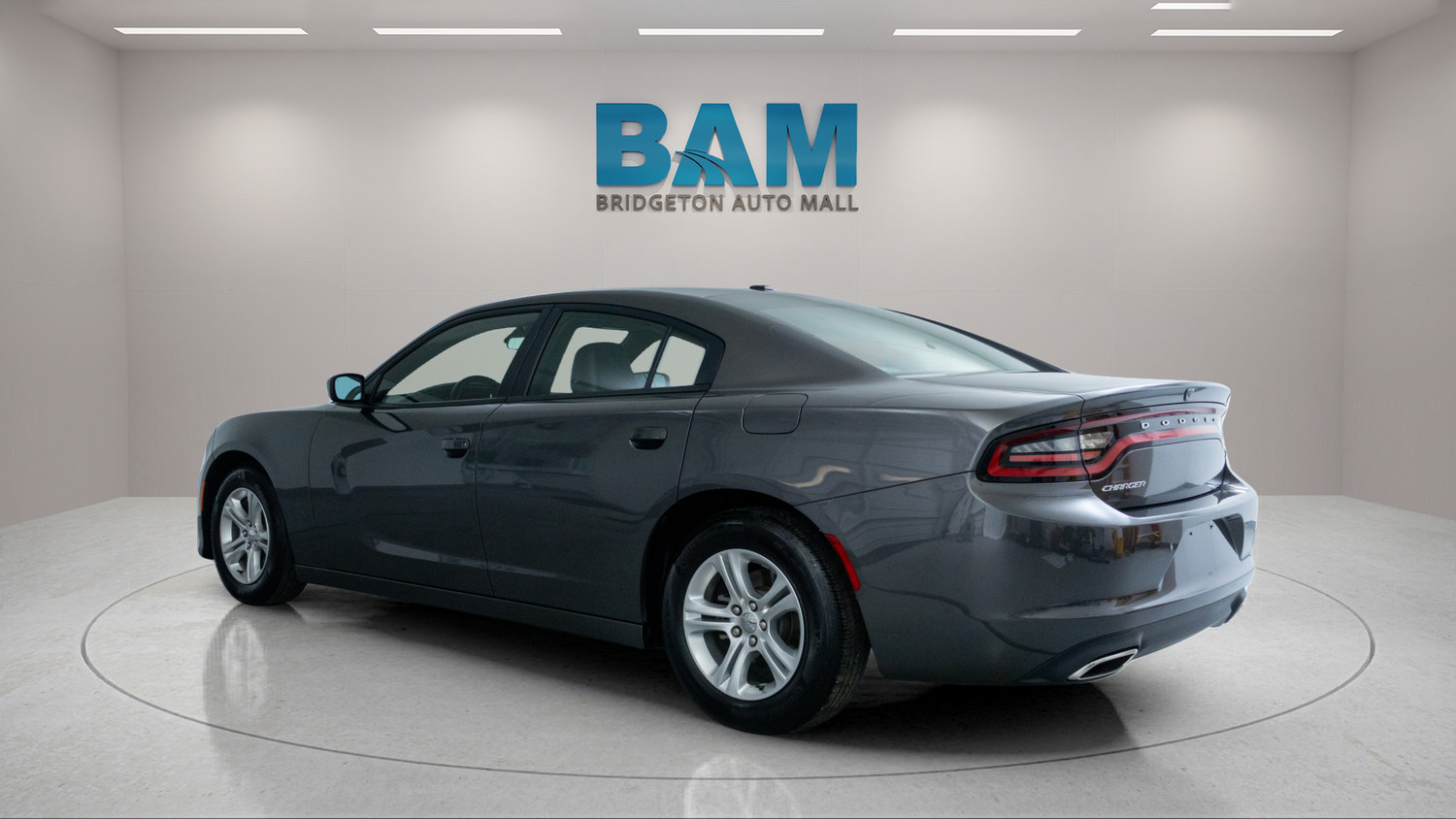 Used 2021 Dodge Charger SXT w/ Leather Interior Group RWD image 5