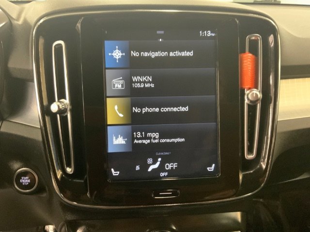 Used 2022 Volvo XC40 T4 Momentum image 18