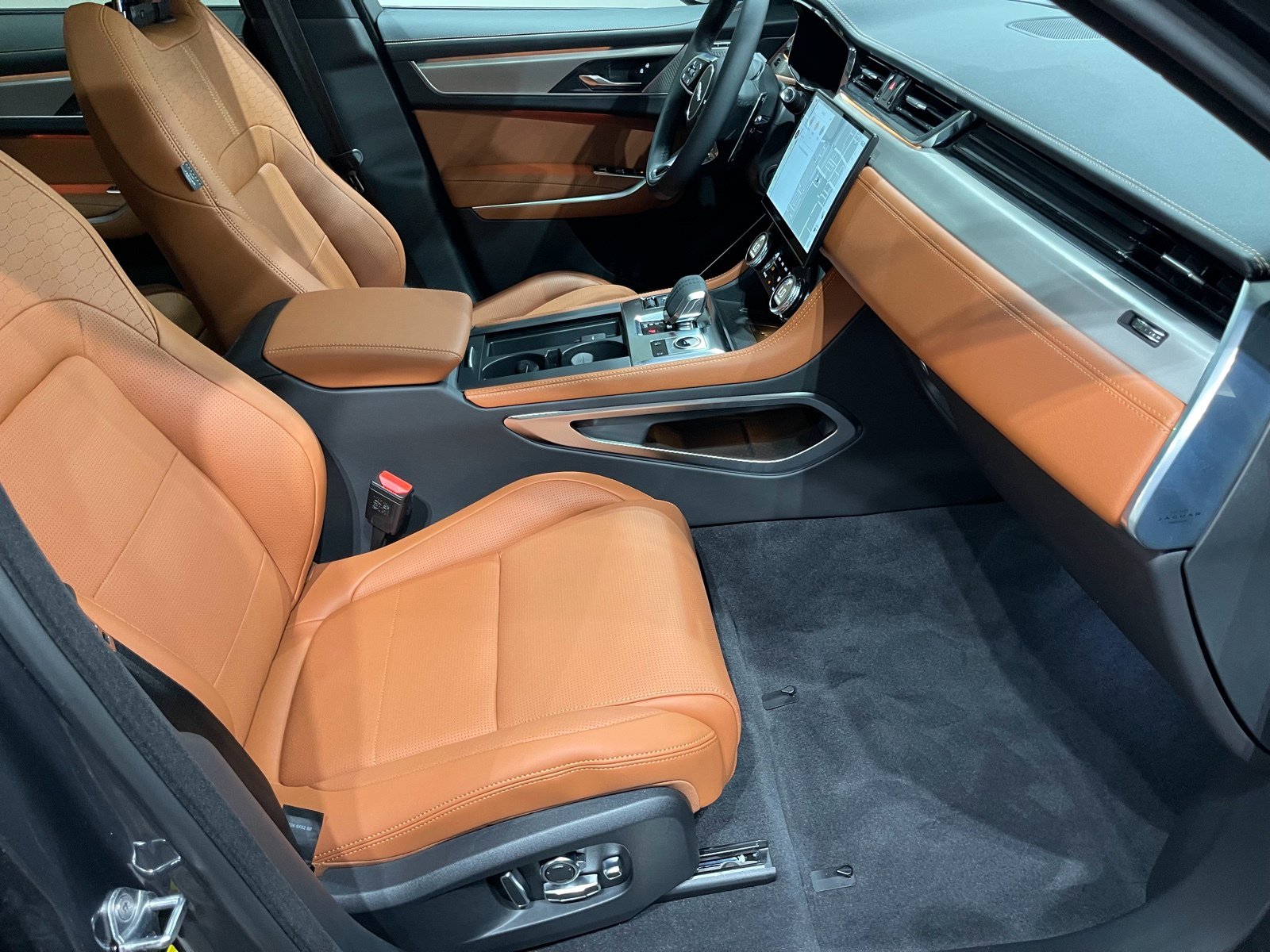 New 2026 Jaguar F-PACE R-Dynamic S image 24
