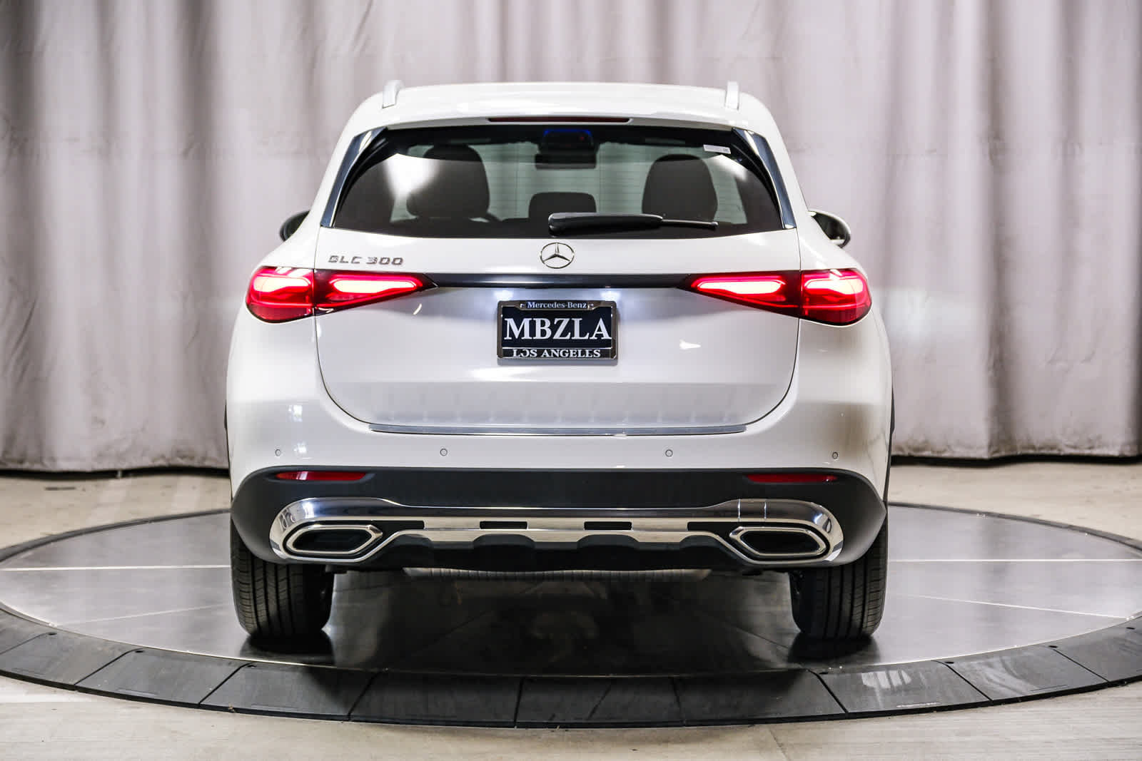 Used 2023 Mercedes-Benz GLC 300 image 3