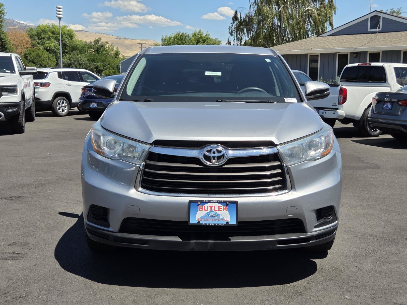 Used 2016 Toyota Highlander LE AWD/4WD image 2