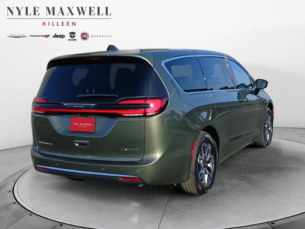 New 2027 Chrysler Pacifica Limited FWD image 16