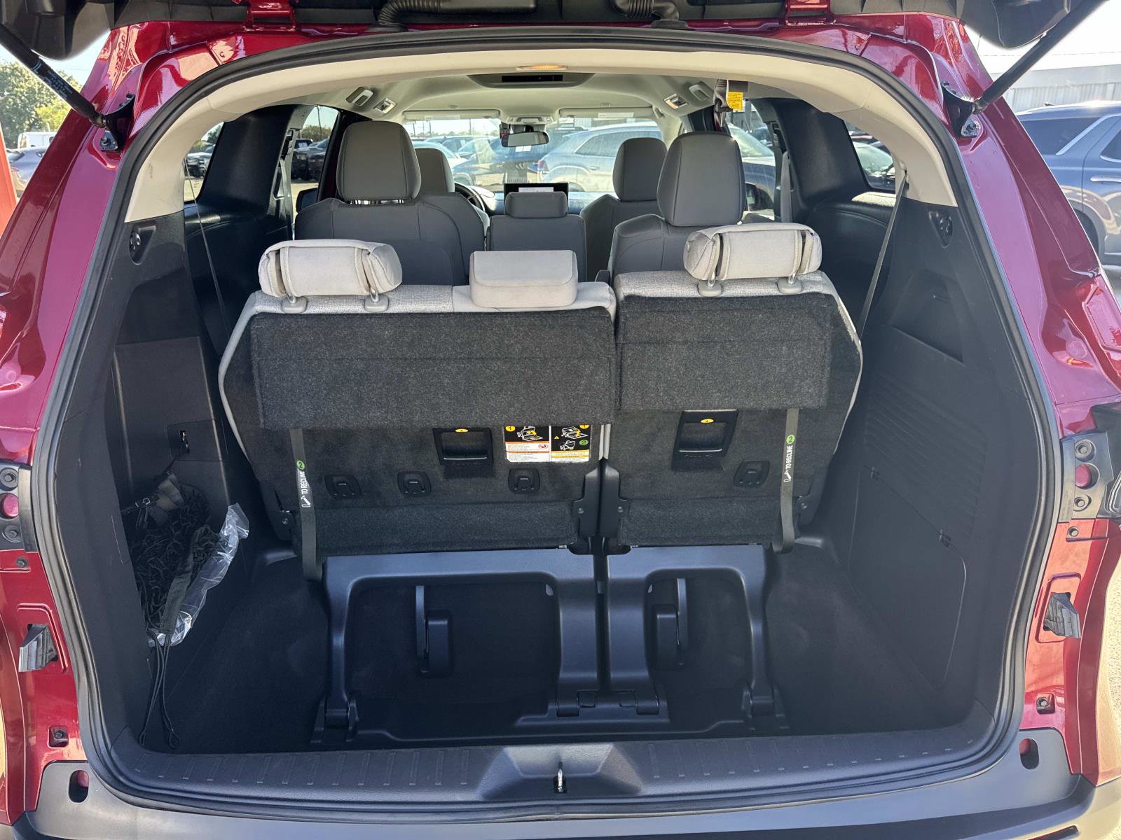 Used 2025 Toyota Sienna LE image 8