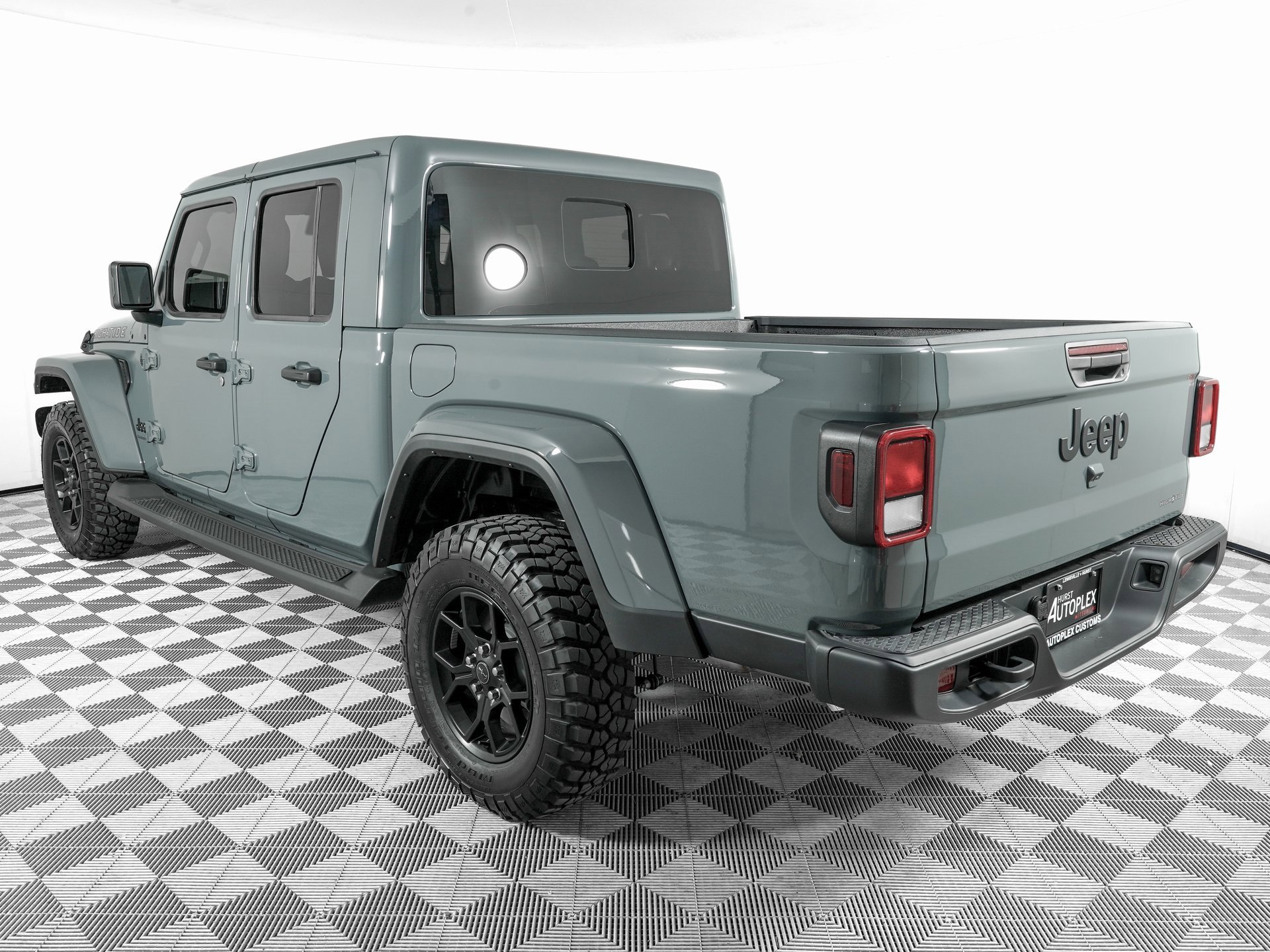 Used 2025 Jeep Gladiator Sport image 8