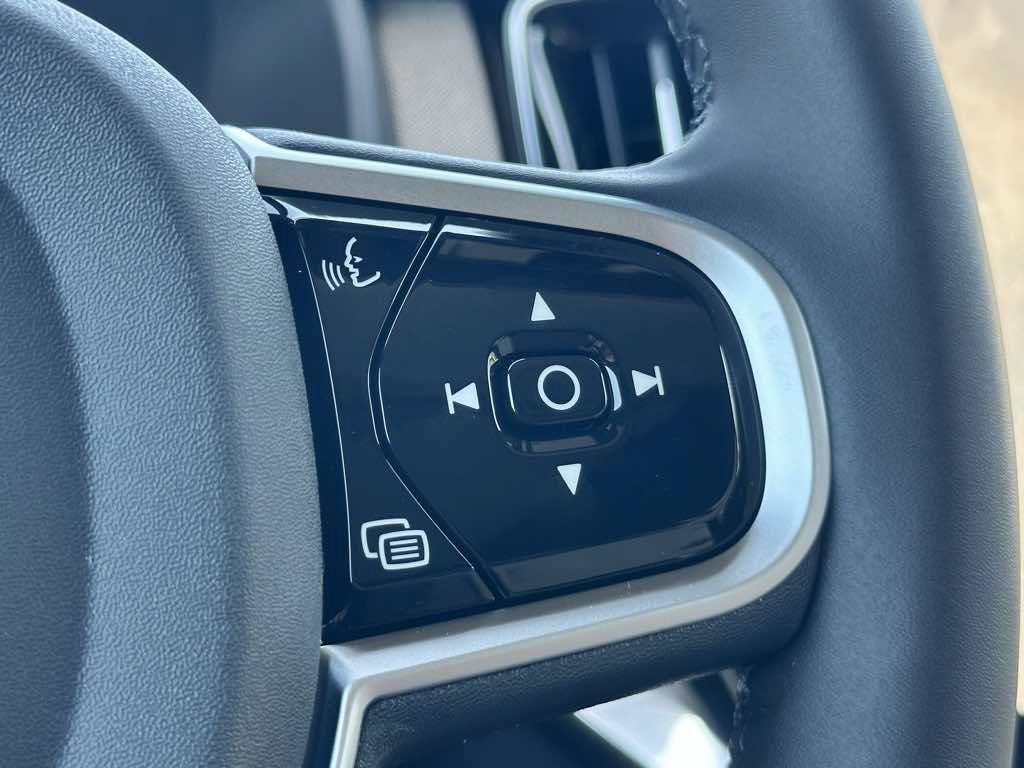 New 2026 Volvo XC90 T8 Ultra w/ Protection Package Premier AWD/4WD image 18
