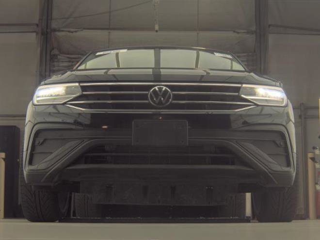 Used 2022 Volkswagen Tiguan S image 2