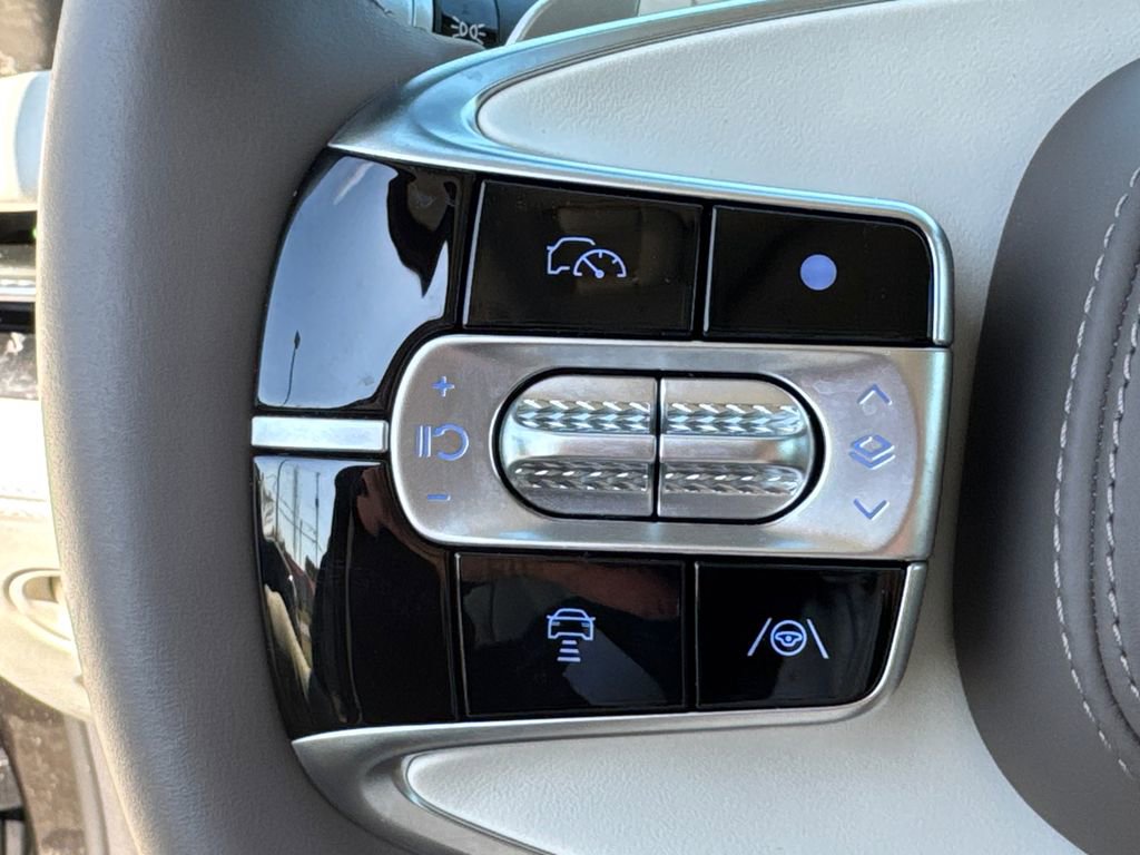 Used 2025 Genesis G90 3.5T image 26