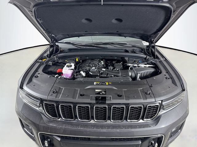 New 2025 Jeep Grand Cherokee L Overland w/ Luxury Tech Group IV image 31