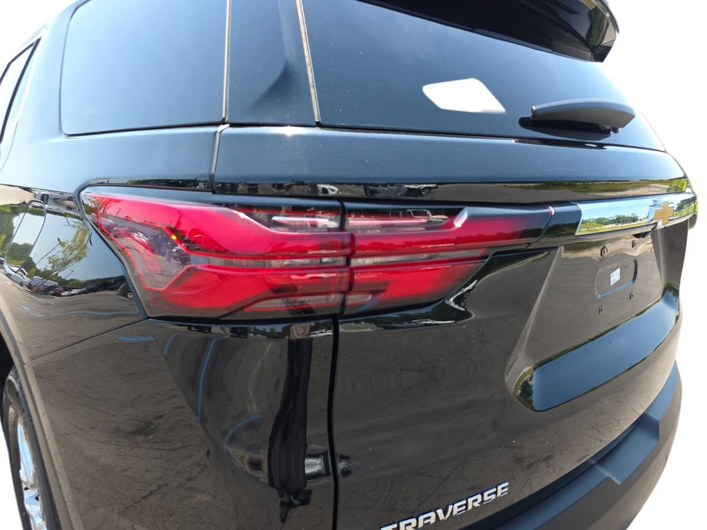 Used 2023 Chevrolet Traverse LS FWD image 33