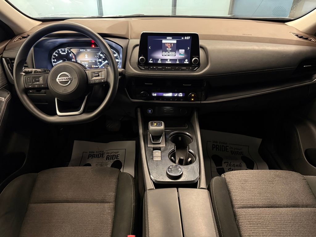 Used 2021 Nissan Rogue SV image 9