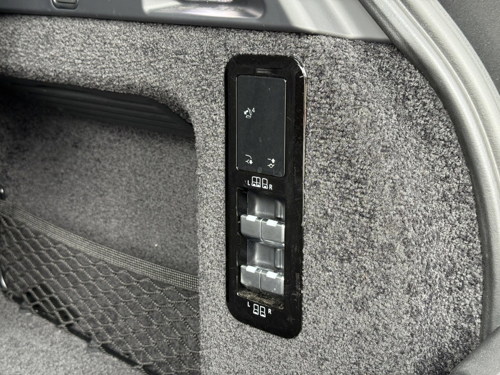 Used 2023 Land Rover Range Rover Long Wheelbase SE image 17