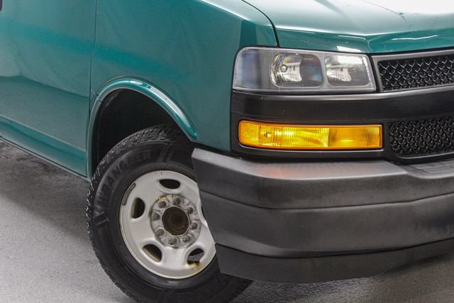 Used 2019 Chevrolet Express 3500 w/ Driver Convenience Package RWD image 3