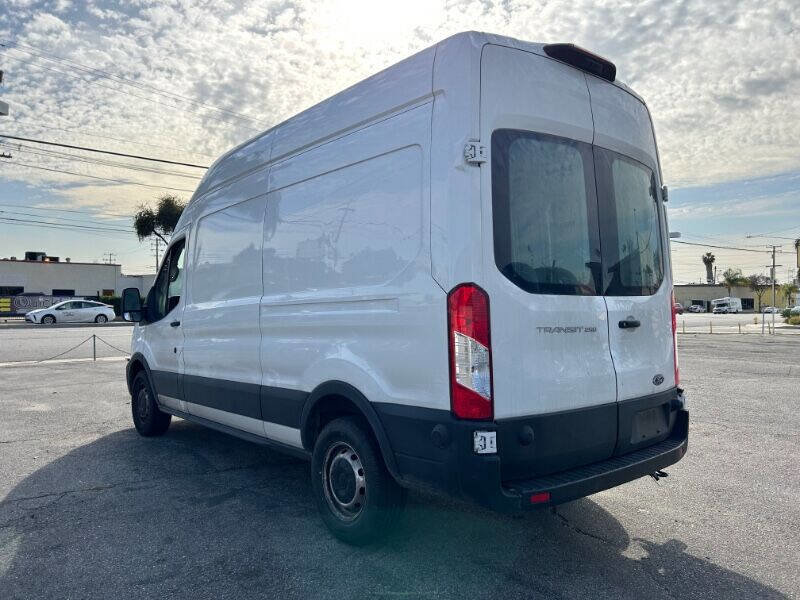 Used 2020 Ford Transit 250 148 High Roof RWD image 5