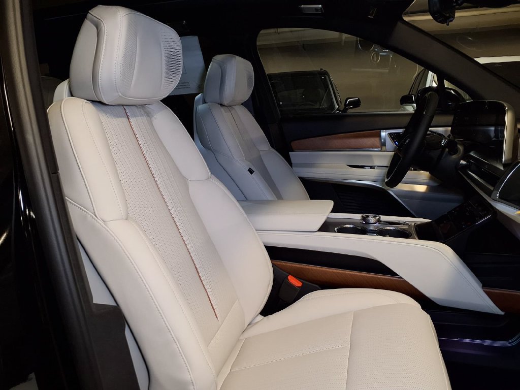 New 2027 Cadillac Vistiq Sport AWD/4WD image 6