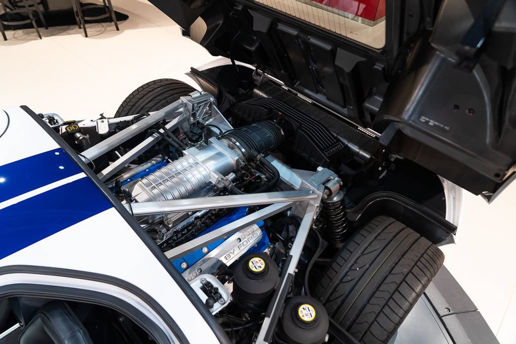 Used 2005 Ford GT RWD image 20